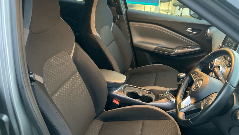 Nissan Juke 1.0 DiG-T 114 N-Connecta 5dr Petrol Hatchback